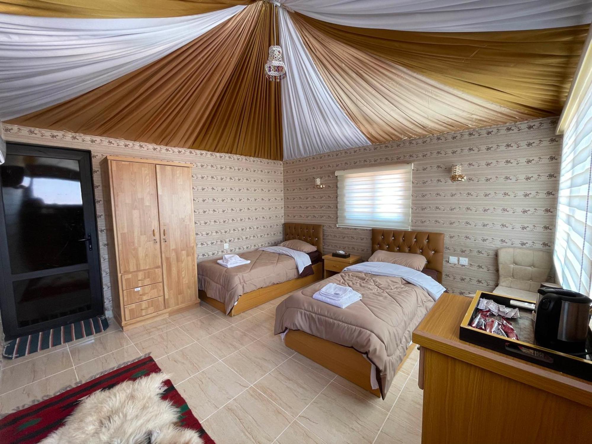 Desert Moon Camp Wadi Rum Buitenkant foto