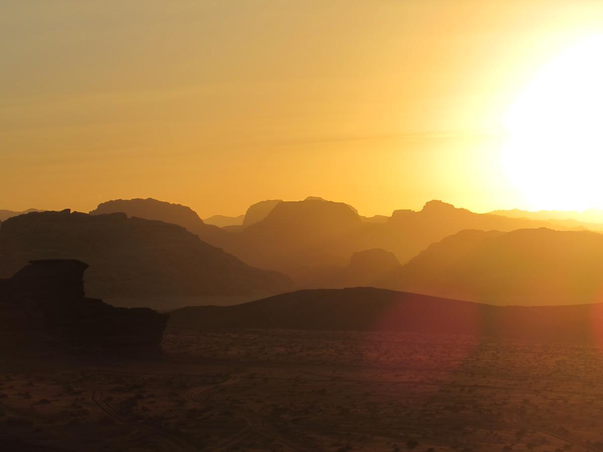 Desert Moon Camp Wadi Rum Buitenkant foto